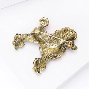 Broche caniche dorée avec strass et texture vintage pour costumes et manteaux chic