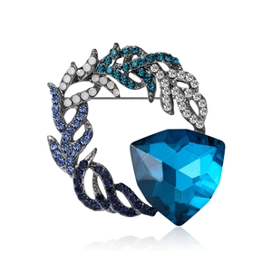 Vintage Alloy Glass Wreath Brooch With Triangle Crystal Rhinestone Inlaid Fashion Jewelry Pins For Women Suits Dresses