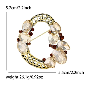 Vintage gold hollow wreath brooch with champagne crystals and measurement details