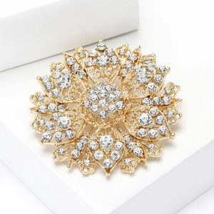 Elegant gold-plated hollow floral brooch with sparkling crystal rhinestones for women coats