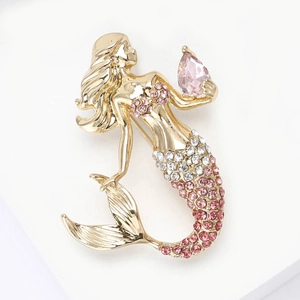 Prachtige gouden zeemeermin broche met roze strass en een groot druppelkristal