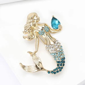 Prachtige zeemeermin broche met blauwe strassteentjes en een grote peervormige edelsteen