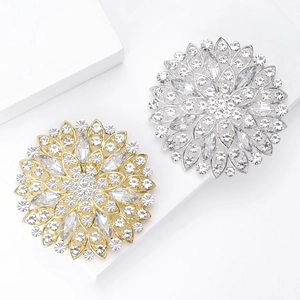 Lussuosa spilla a girasole con strass in oro e argento per abiti e completi da donna