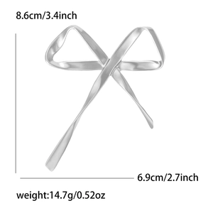 Guide des tailles pour broche nœud argenté indiquant 8,6 cm de large et 6,9 cm de haut