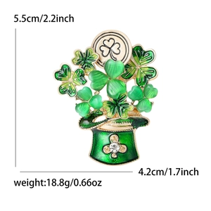 Broche chapeau vert de la Saint-Patrick avec trèfles, dimensions 5,5cm x 4,2cm