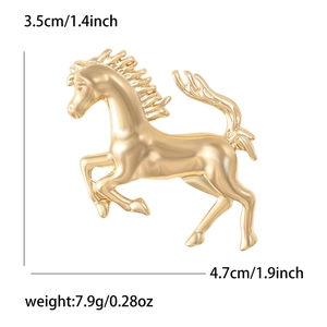 Spilla a forma di cavallo in lega d'oro lucido, gioiello con misure 3,5 cm per 4,7 cm