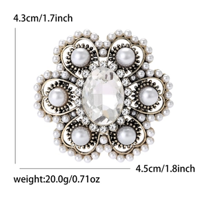Elegante Barockperlen Blumenbrosche mit Goldblüten und Kristallzentrum, 4,5cm Breite
