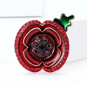 Modische Mohnblumen-Brosche mit roter Emaille und Kristallen auf weißem Podest