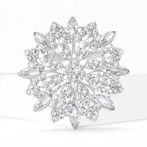 Elegante spilla a forma di girasole in argento con strass scintillanti e intaglio metallico