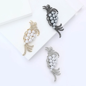 Elegant Alloy Imitation Artificial Pearl Rhinestone Brooch For Women Fashion Grape Shape Floral Corsage Pin Luxury Jewelry Accessories