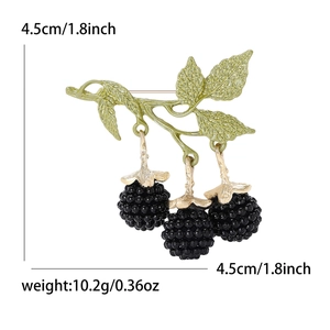 Enamel blackberry fruit brooch with golden leaves and size dimensions in 4.5cm
