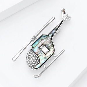 Kreative Hubschrauber-Brosche mit schillernder Abalone-Muschel und Kristall-Strass
