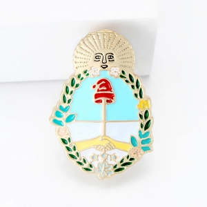 Dettaglio della spilla in smalto lucido con emblema nazionale argentino e base dorata