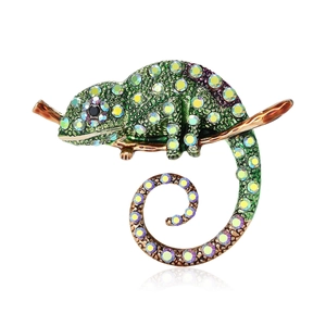 Broche caméléon créative en émail avec strass scintillants sur une branche dorée