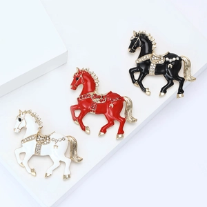 Luxury Alloy Rhinestone Horse Brooch Vintage Enamel Animal Pin For Women Fashion Jewelry Accessories Gift