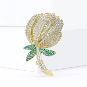 Élégante broche tulipe dorée avec cristaux verts et blancs scintillants pour un look classique