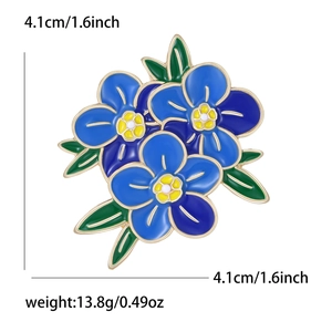 Detailierte Maßtabelle der blauen Emaille-Blumenbrosche mit 4,1 cm Breite und Gewicht