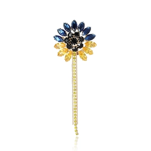 Broche tournesol dorée élégante avec strass bleus et jaunes et longues pampilles