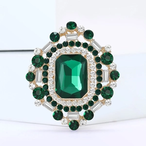 Broche vintage dorée élégante avec cristal vert émeraude et strass à facettes brillants