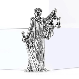 Broche déesse de la justice en argent antique avec épée et balance pour femme