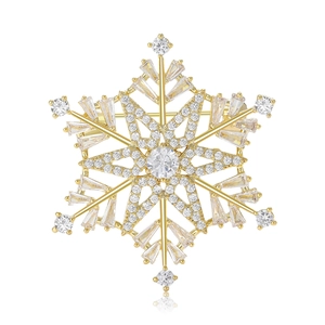 Elegant Copper Snowflake Brooch For Women Gold Tone Rhinestone Inlaid Pin For Suit Coat Wedding Winter Fashion Jewelry