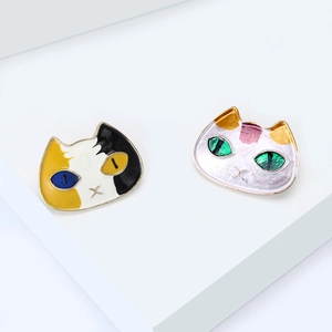 Niedliche Emaille-Katzenbroschen mit Calico-Design und hellen Farben aus hochwertigem Metall