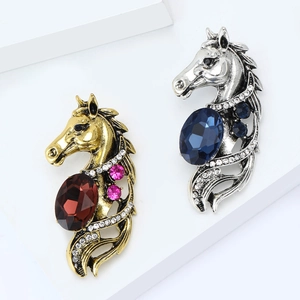 Elegant vintage horse head brooches with crystal inlay in gold and silver finish