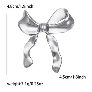 Broche nœud en alliage argenté poli pour femme avec dimensions de 4,8 cm sur 4,5 cm