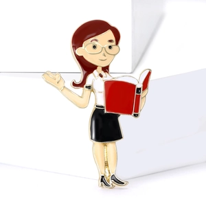 Broche en émail pour enseignante avec cheveux roux et tenue professionnelle stylée