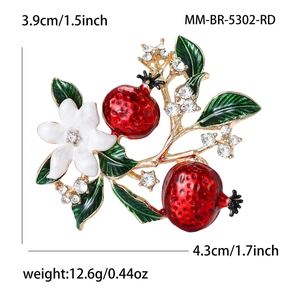 Broche branche de grenade dorée avec fruits rouges et fleurs en émail, 3.9cm sur 4.3cm