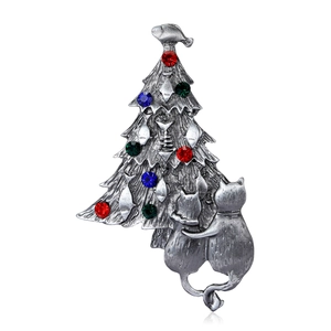Vintage Alloy Christmas Tree Cat Brooch Colorful Rhinestone Inlaid Festive Pin For Women Men Coat Accessory Xmas Gift