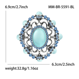 Vue détaillée montrant les dimensions de broche baroque vintage avec opale bleue et strass