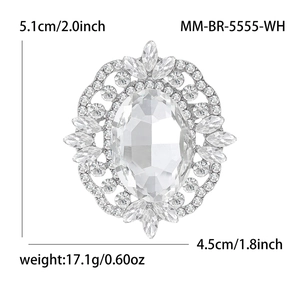 Broche en cristal vintage avec dimensions 5,1cm x 4,5cm et un poids total de 17,1g