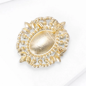 Vue arrière de la broche fleur en cristal de luxe avec placage or et fermoir sécurisé