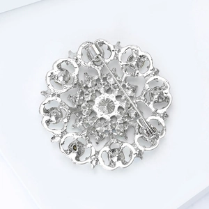 Elegant silver sunflower brooch with intricate filigree details and sturdy back pin