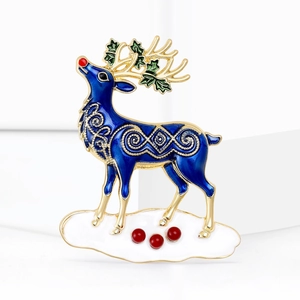 Broche de renne de Noël exquise avec corps en émail bleu et bois dorés sur socle blanc