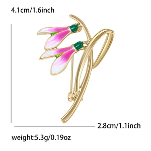 Spilla vintage a bucaneve con smalto rosa e finitura dorata, dimensioni 4,1x2,8 cm
