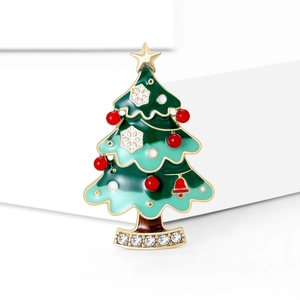 Broche de Noël élégante avec émail vert, perles rouges et strass brillants sur métal