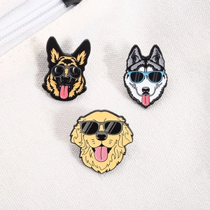 Broches en émail pour chiens avec Golden Retriever et Husky portant des lunettes de soleil