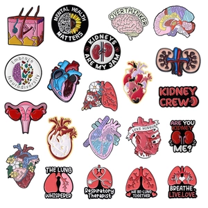 Spilla in Smalto in Lega di Zinco Anatomia Medica Cuore Cervello Polmone Rene Utero Design Distintivo per Medico Infermiere Studente Gioielli