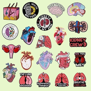 Set di 20 spille smaltate di organi anatomici come cuore e cervello per medici