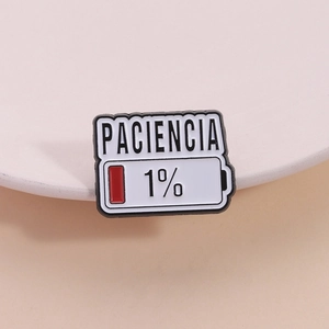 Spilla Divertente in Smalto Paciencia 1 Percento Batteria in Lega di Zinco Lettera Distintivo di Moda per Vestiti Zaino Unisex