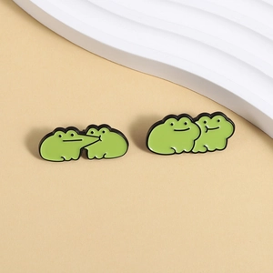 Broches grenouille en émail vert pour couples au design de dessin animé créatif