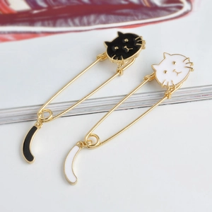 Broche Épingle de Sûreté Chat Mignon Créatif Avec Pendentif Queue Balançante Alliage d'Or Émail Badge Animal Bijoux pour Vêtements Femme Sac Accessoires