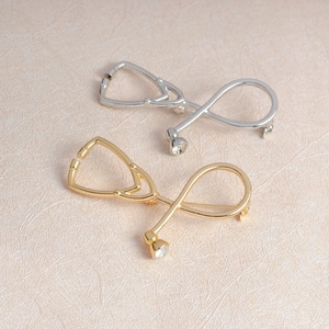 Lot de broches stéthoscope en or et argent avec des accents de cristaux étincelants