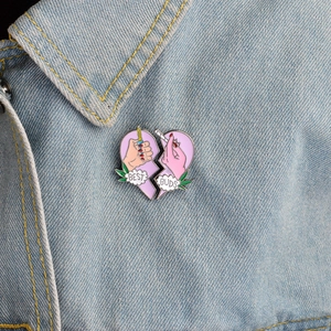 Spilla creativa Best Buds a forma di cuore con accendino e sigaretta su denim