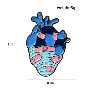Vue détaillée du pin's cœur anatomique avec dimensions 1,1x0,7 pouces et poids 5g