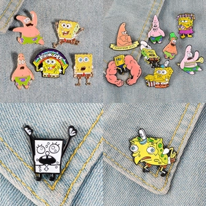 Lot de pins émaillés humoristiques sur denim avec personnages de dessin animé et étoile de mer