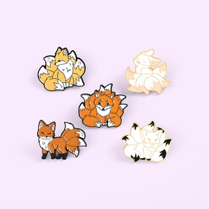 Lot de cinq jolies épingles en émail de renard à neuf queues aux motifs animaux créatifs