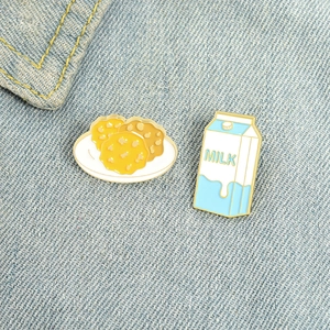 Cartoon Melkpak En Koekjesbord Emaille Pin Set Schattige Voedselstijl Legering Lak Badge Sieraden Voor Vrouwen Mannen Rugzak